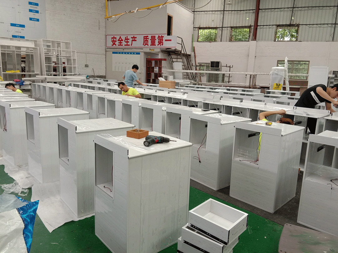 1000個醫用全鋁床頭柜趕貨中