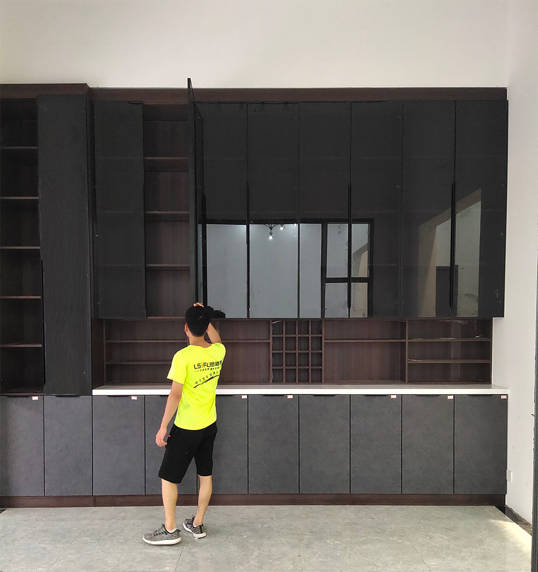 昂派門窗的劉總裝修辦公樓選鋁師傅定制